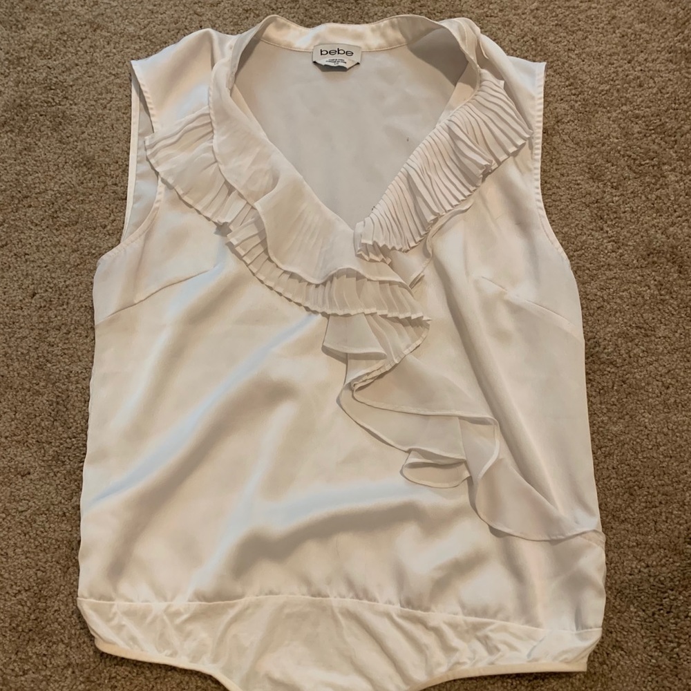 White sleeveless shirt